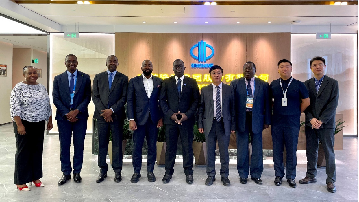 Zambian Minister of Commerce and Industry visited the headquarters of China Mineral Resources Group